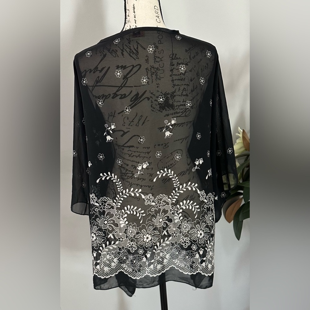 🖤 Elegant Black Floral Kimono Cardigan - Gemeni 🖤 - Picture 5 of 12